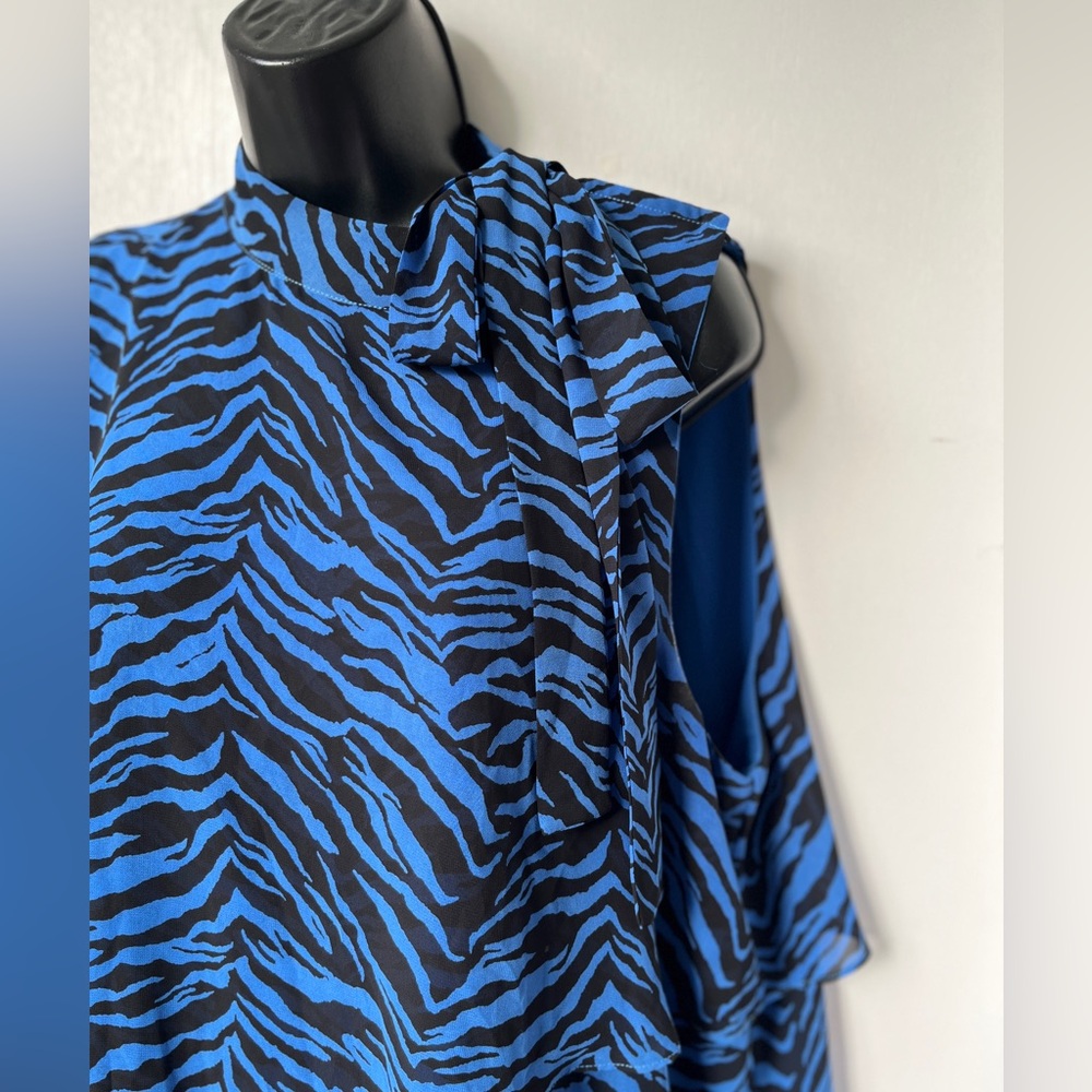 Vince Camuto Blue Animal Print Tie Neck Blouse size L - Picture 3 of 14